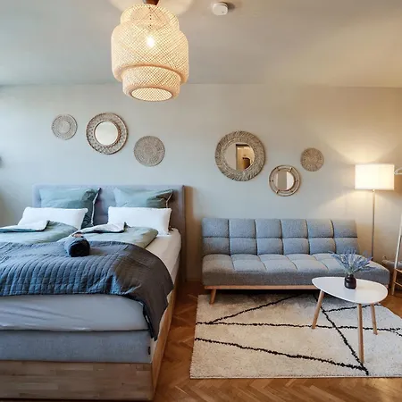Boho Design With Free Parking & Aircon By Hero Homes Apartment